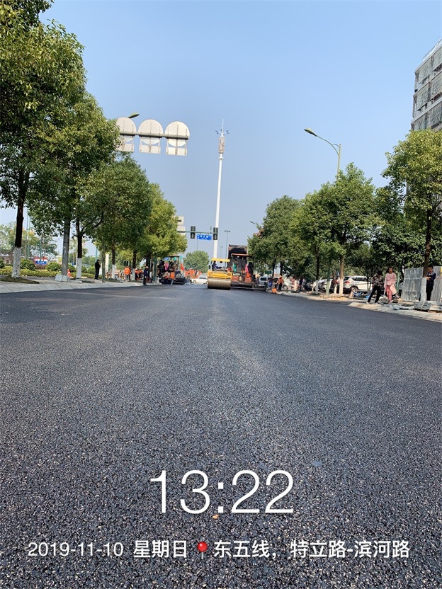 長(zhǎng)沙太空金路橋材料有限公司,雙鋼輪壓路機(jī),福格勒瀝青攤鋪機(jī),AC系列,AF系列,SBS系列